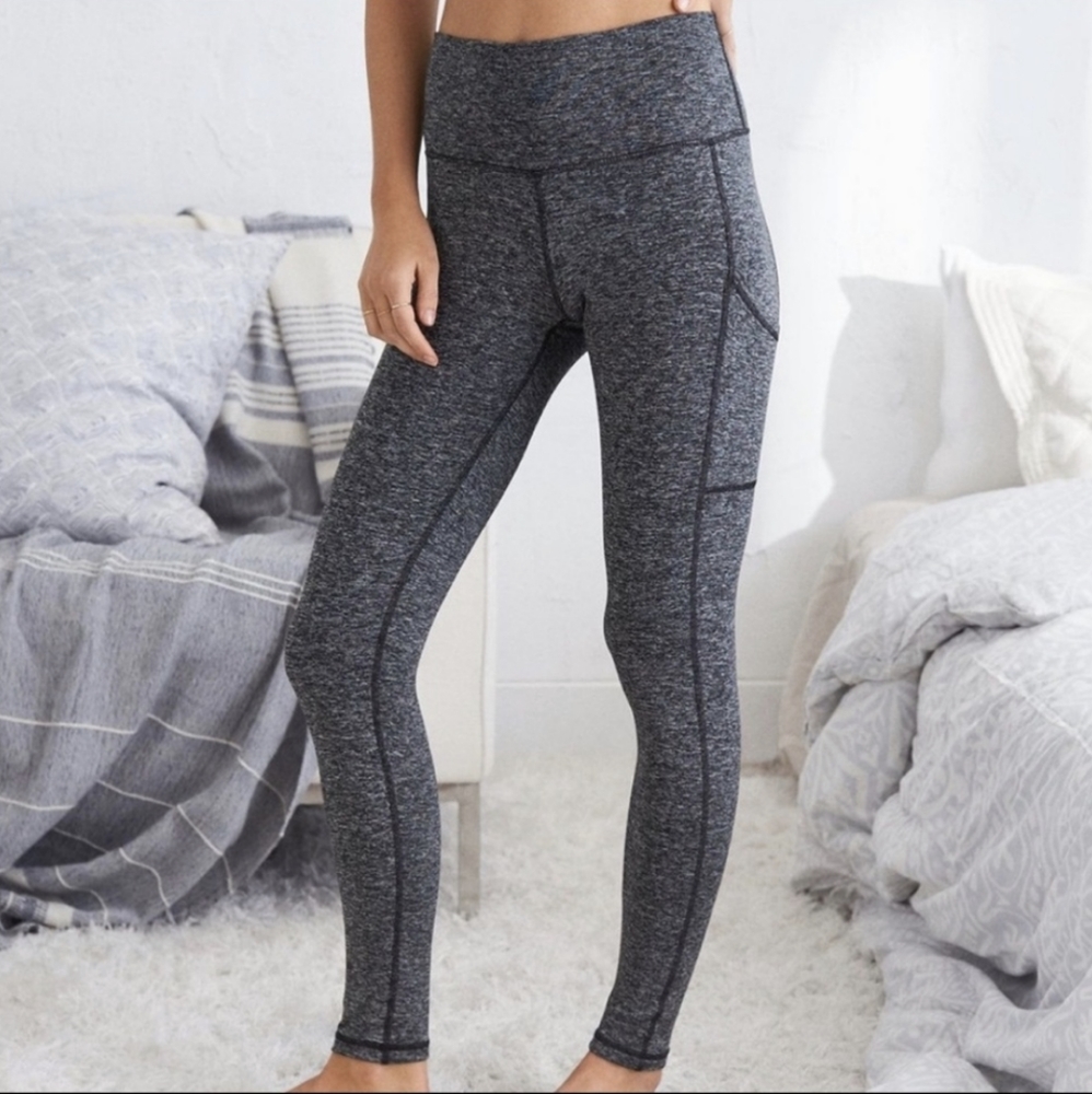 Aerie Chill Play Move heathered gray fleece pocket leggings